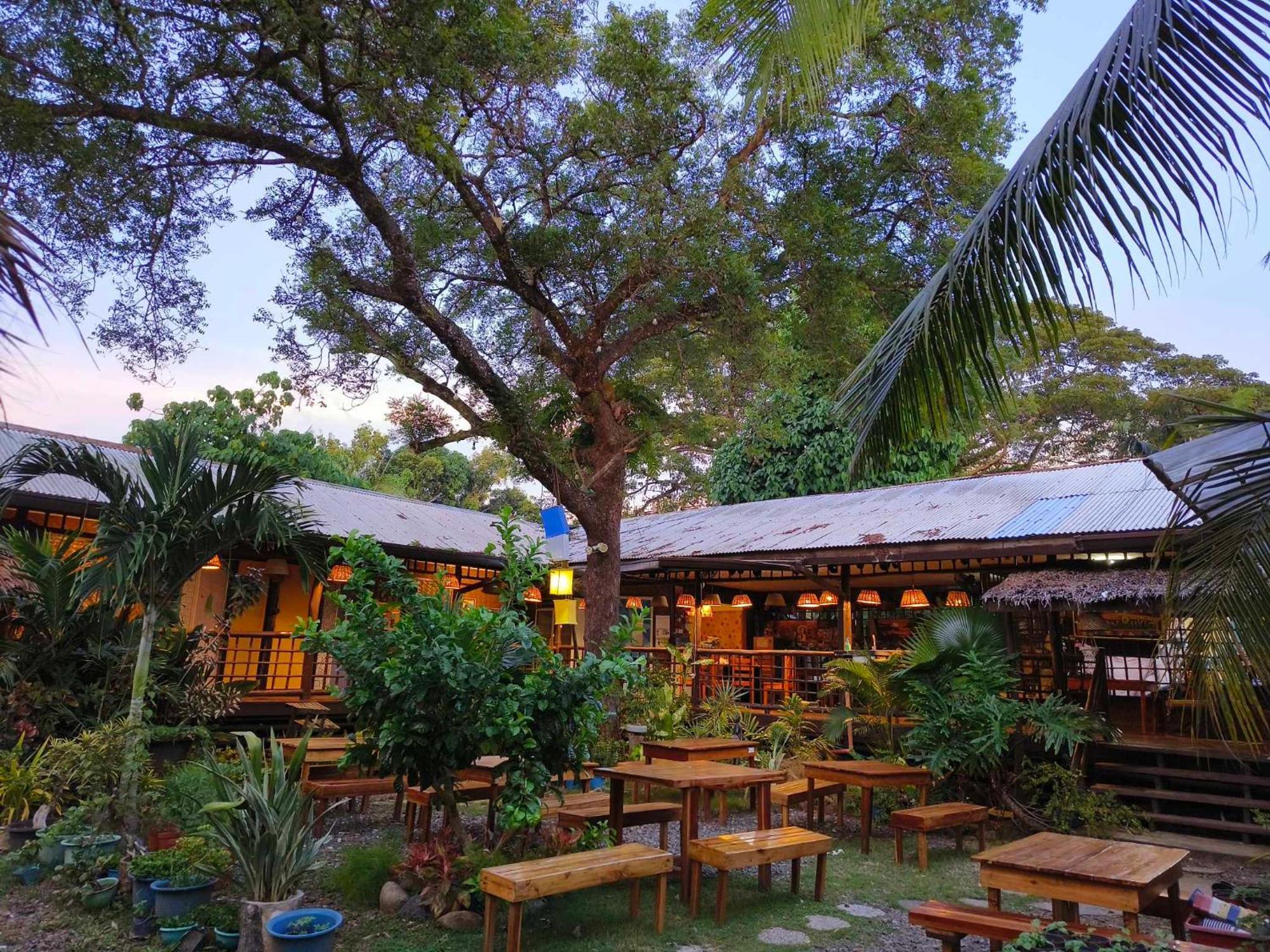Lokal Hut Bed And Breakfast Puerto Princesa Kültér fotó