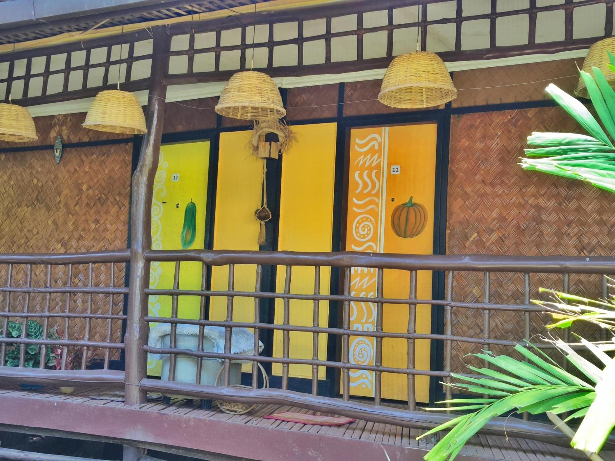 Lokal Hut Bed And Breakfast Puerto Princesa Kültér fotó