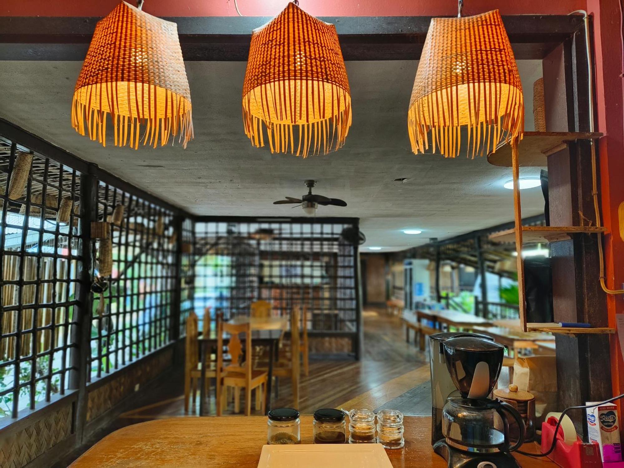 Lokal Hut Bed And Breakfast Puerto Princesa Kültér fotó