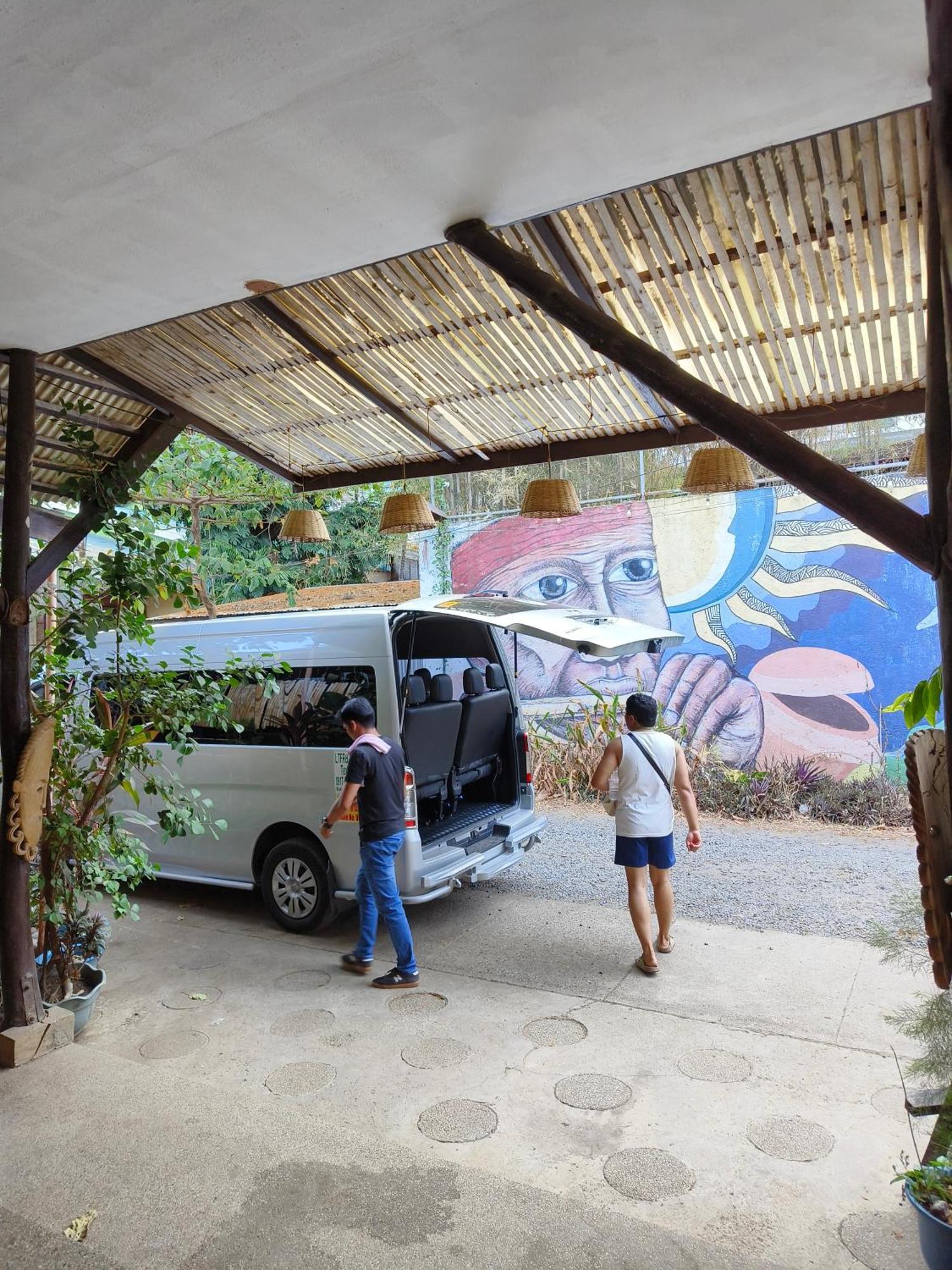 Lokal Hut Bed And Breakfast Puerto Princesa Kültér fotó